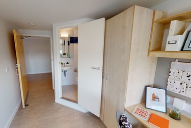 Bronze En Suite at iQ Marsden House, 1-3 Burley Road, City Centre, Leeds, LS31JZ - Image 2